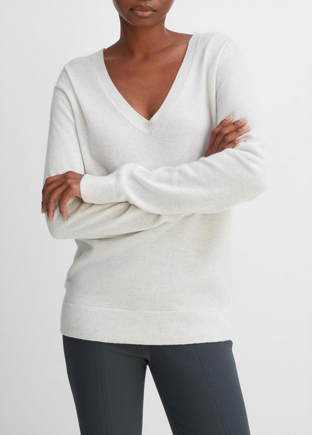 Cashmere Weekend V-Neck Sweater in V-Neck HEATHER WHITE | VINCE Women