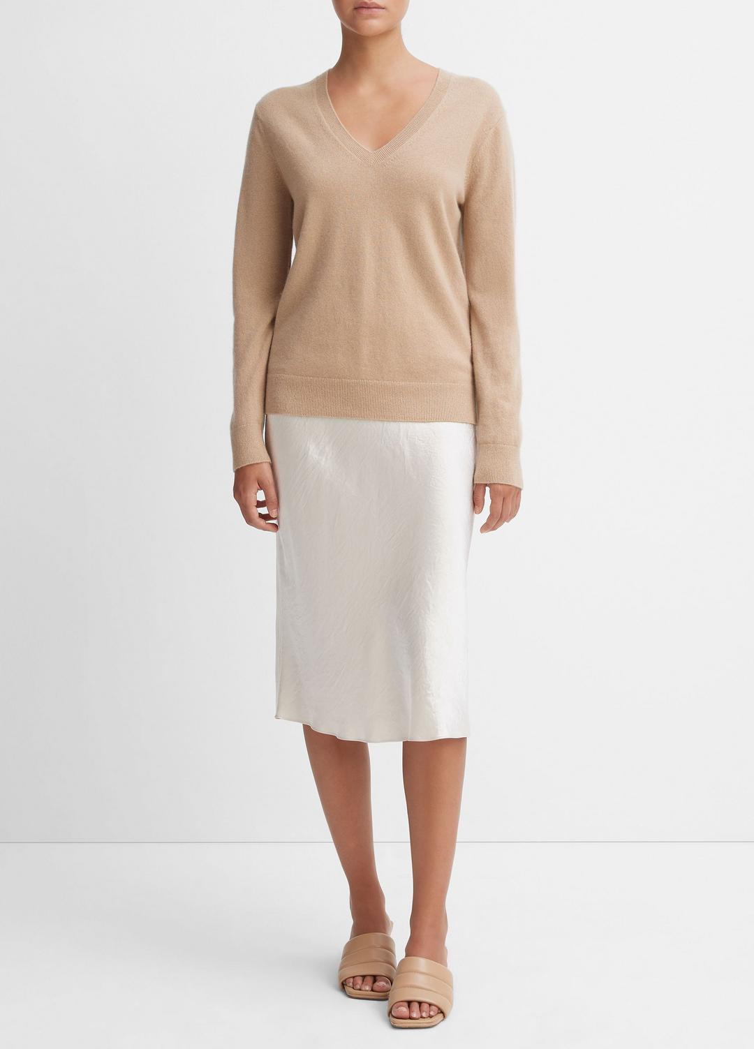 Cashmere Weekend V-Neck Sweater in V-Neck CAMEL | VINCE Women