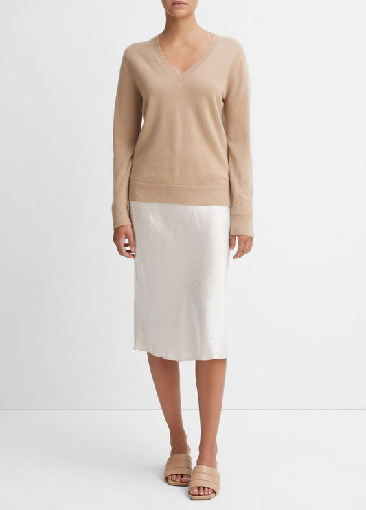 Cashmere Weekend V-Neck Sweater in V-Neck CAMEL | VINCE Women