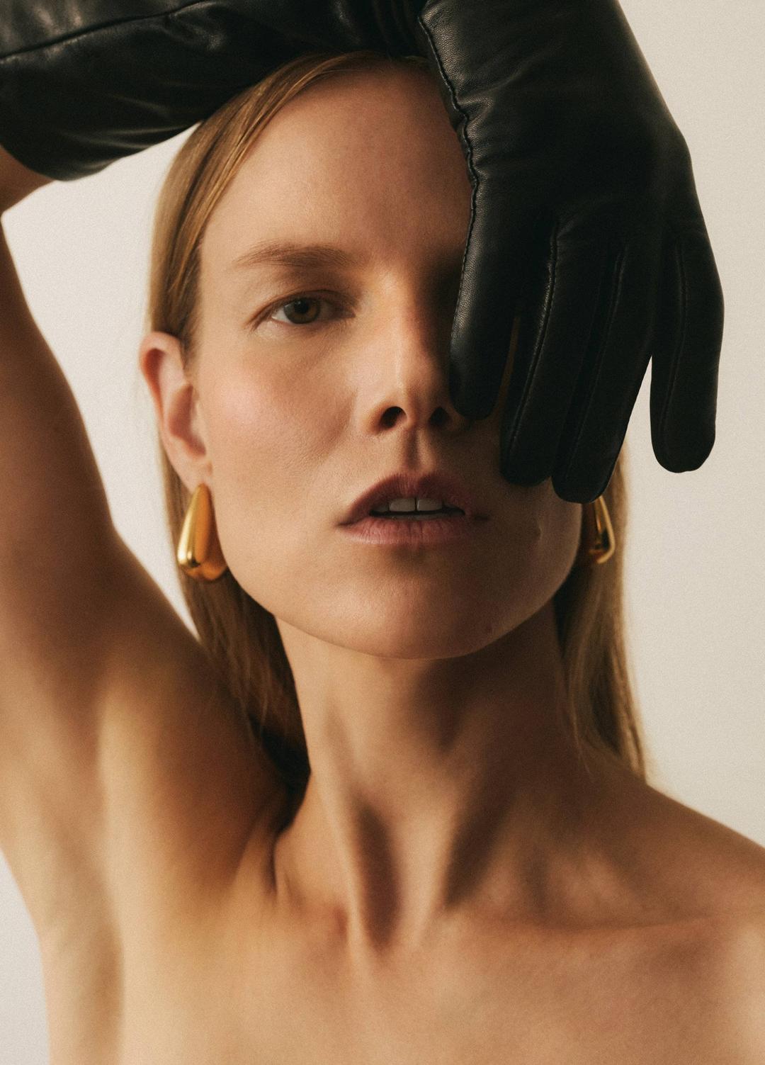 Cashmere-Lined Medium Leather Glove in Gloves BLACK | VINCE Women