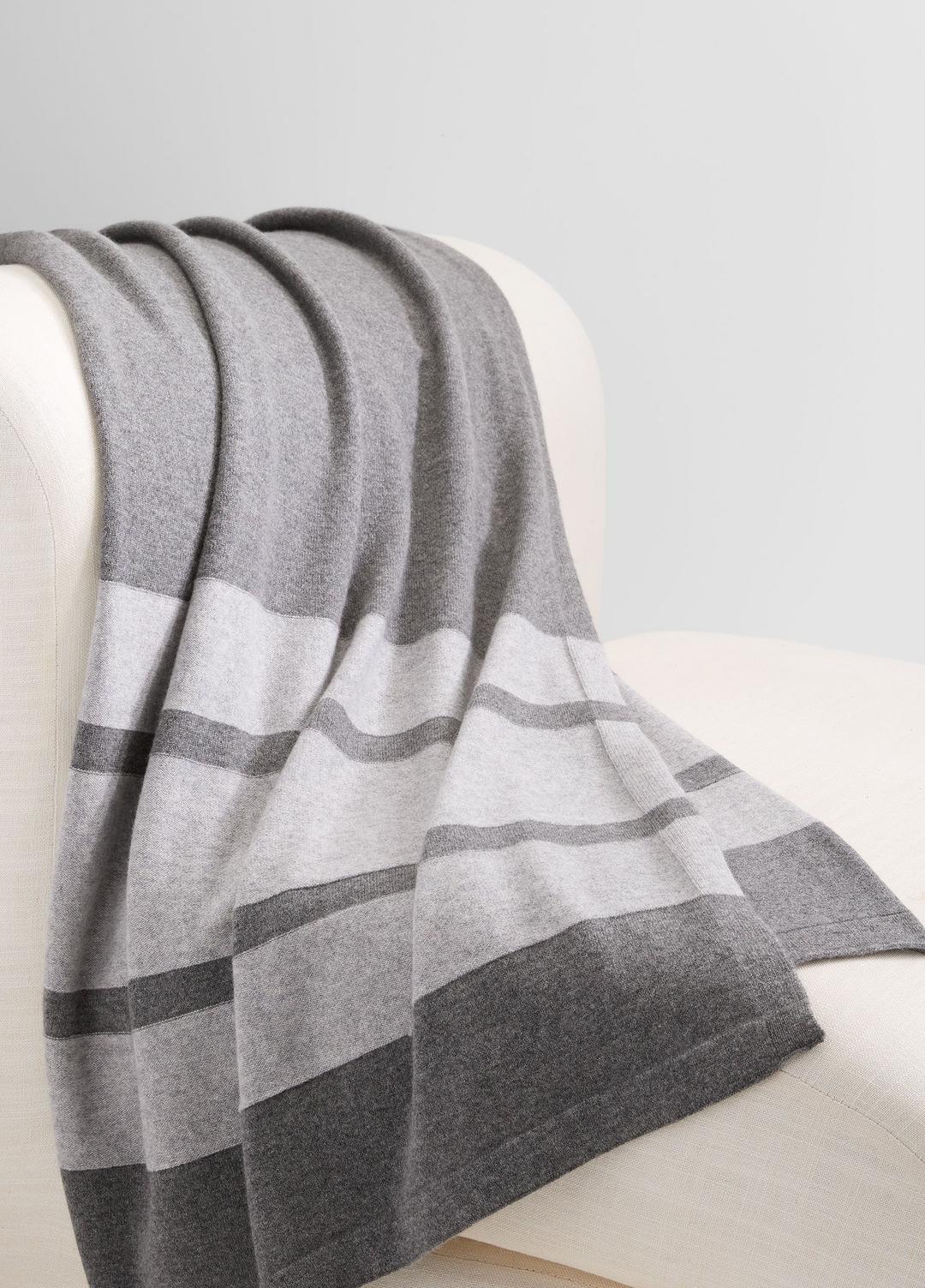 Cashmere Jersey Stripe Throw in Pillows & Blankets MEDIUM HEATHER GREY | VINCE Women