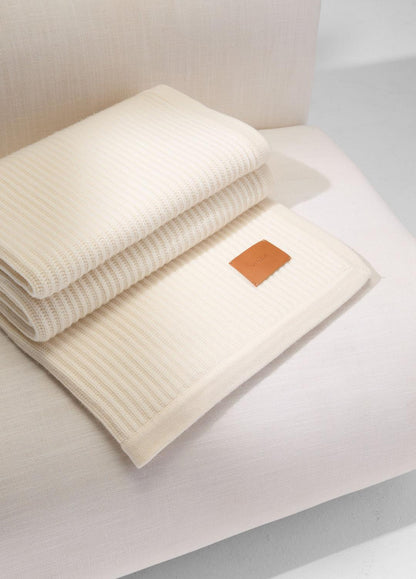 Wool and Cashmere Cardigan-Stitch Throw in Pillows & Blankets LACE | VINCE Women