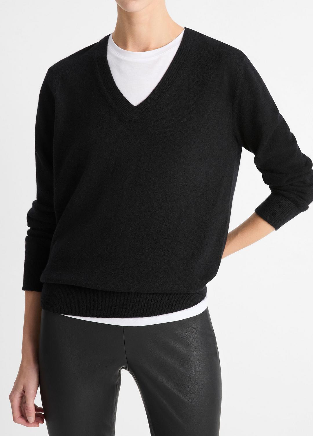 Cashmere Weekend V-Neck Sweater in Vince Products Women BLACK | VINCE Women