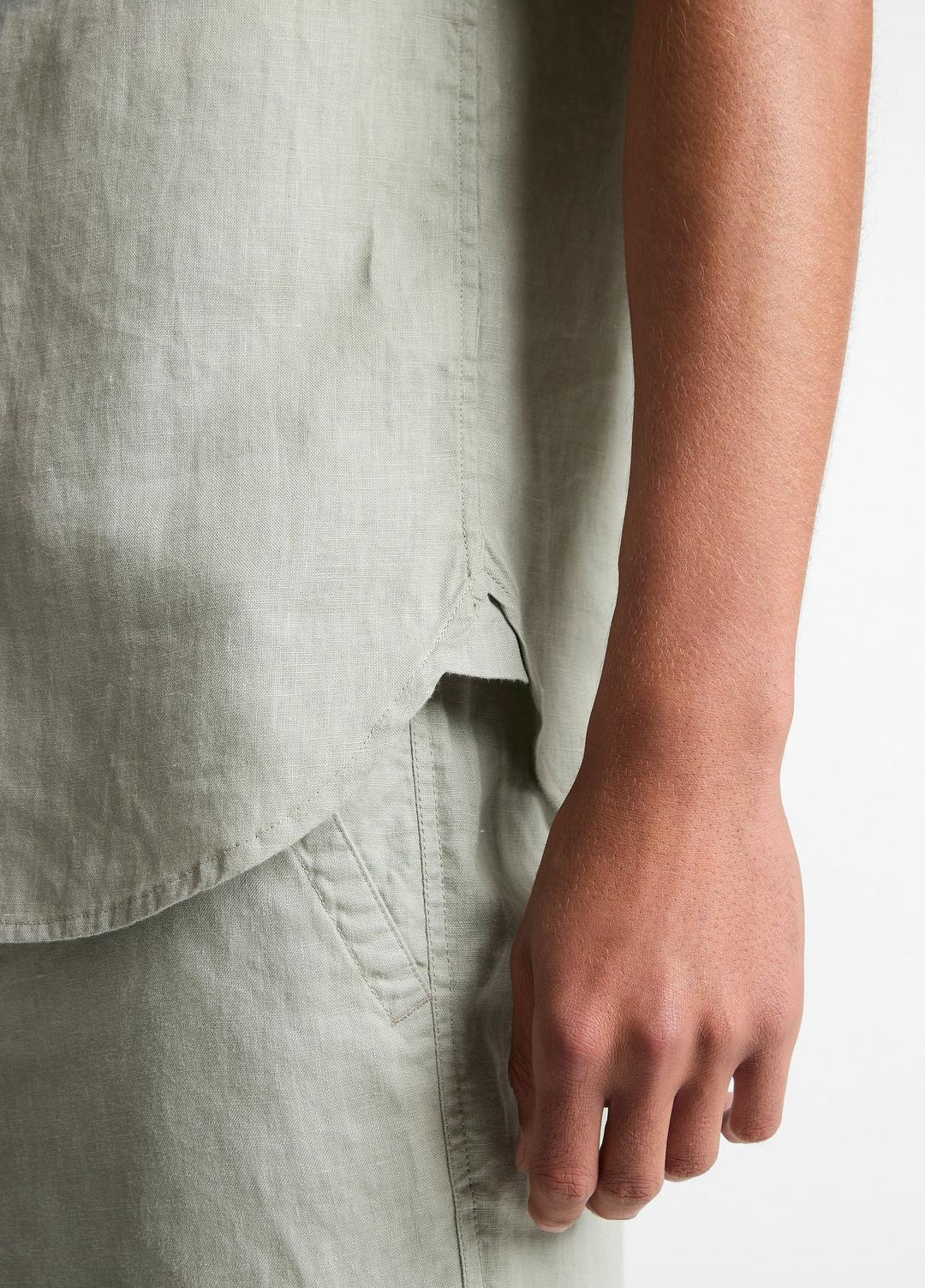 Linen Short-Sleeve Shirt in Long Sleeve MATCHA | VINCE Men